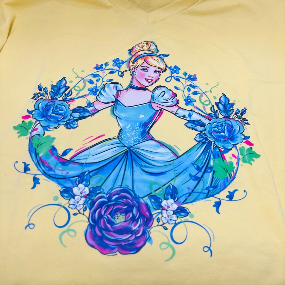 Disney Cinderella Graphic T-Shirt Womens Medium Yellow V-Neck Floral Princess - Picture 4 of 5